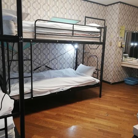 Family & Bakpak Tokyo Hostel Экстерьер фото
