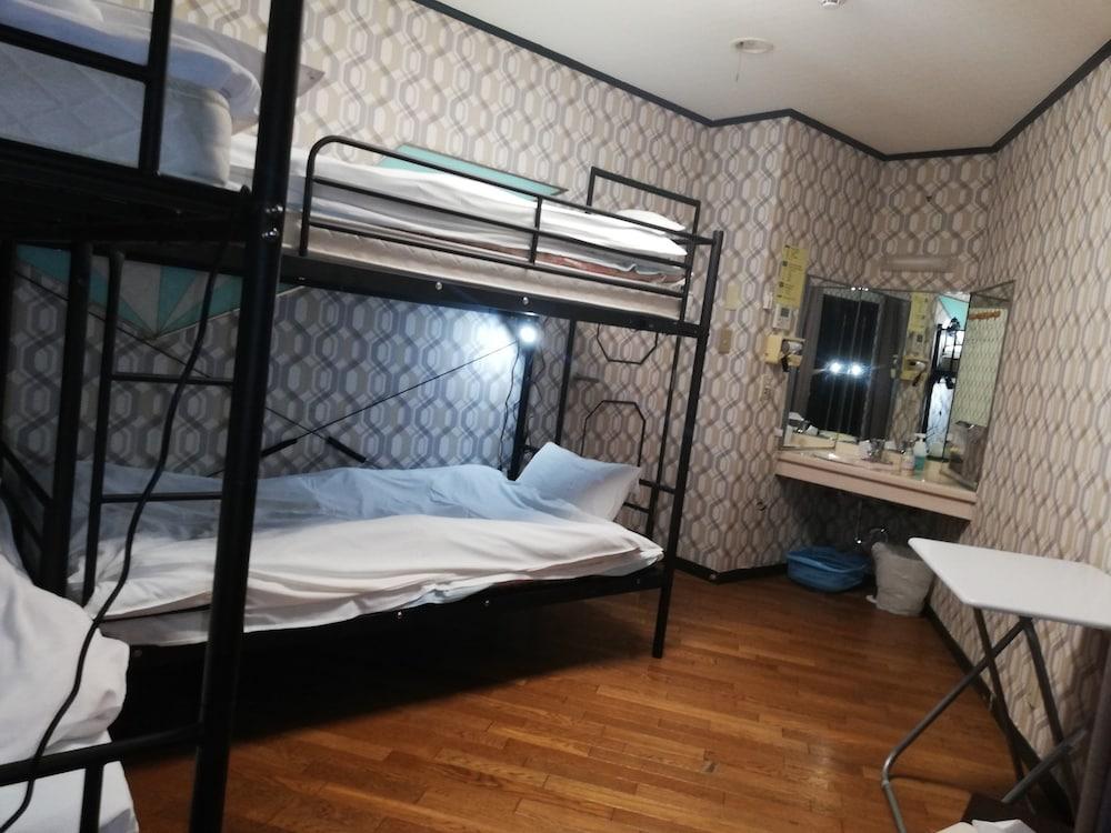 Family & Bakpak Tokyo Hostel Экстерьер фото